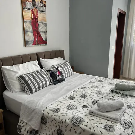 Host Apartman *